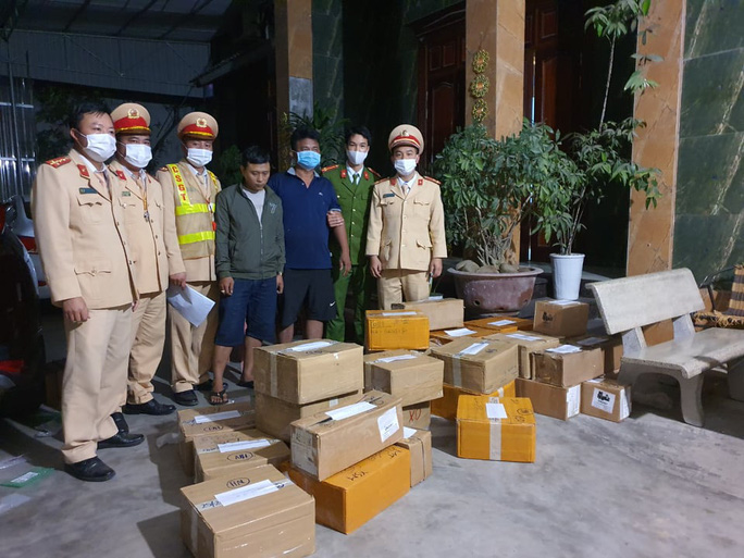 Bắt giữ gần 3.000 chiếc iPhone không rõ xuất xứ, trị giá hàng chục tỷ đồng