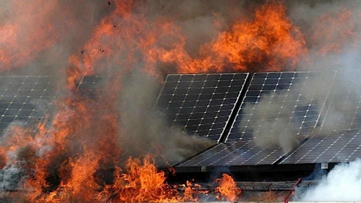 Bắc Giang Bắt Giám đốc Công ty Solar Technology về tội buôn lậu tấm pin năng lượng mặt trời