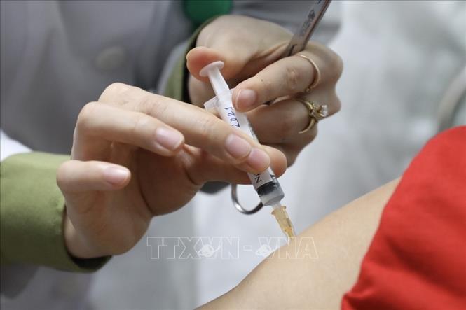 BV Bệnh Nhiệt đới TP Hồ Chí Minh tiêm vaccine phòng COVID-19 đợt đầu tiên cho 900 nhân viên y tế