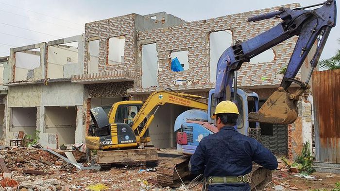 TPHCM Yêu cầu xử lý dứt điểm các công trình trái phép tại quận 11