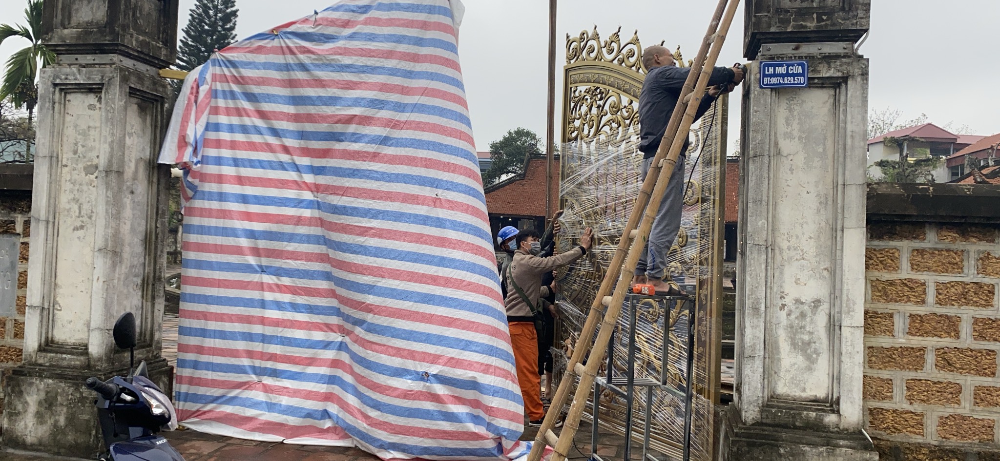 Hà Nội Khôi phục nguyên trạng cổng Di tích quốc gia đặc biệt đình Tây Đằng