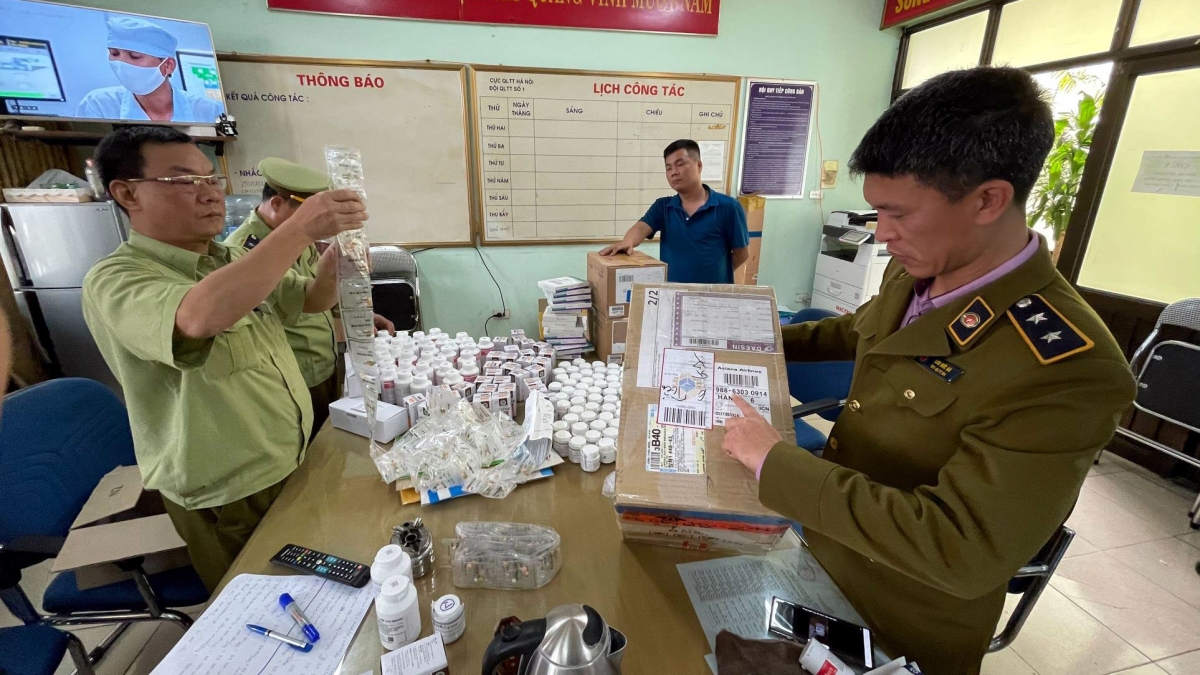 Thu giữ gần 300.000 sản phẩm thuốc Hàn Quốc không có hóa đơn