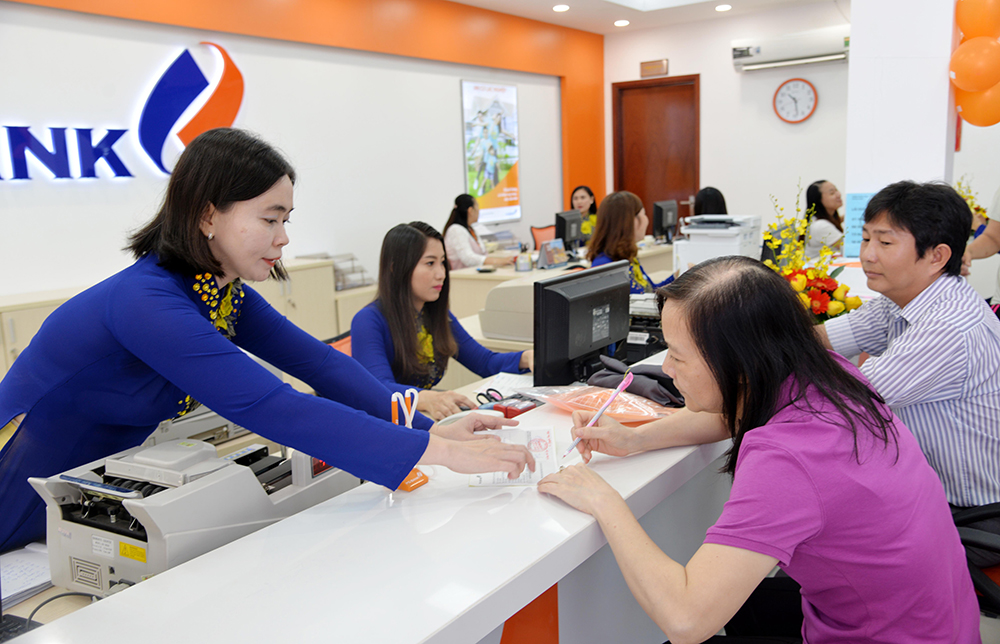 Em trai Chủ tịch PG Bank muốn bán sạch cổ phiếu PGB