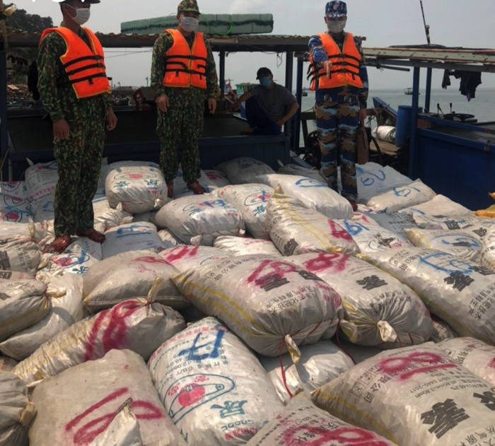 Phát hiện bắt giữ 55 tấn ốc bốc mùi hôi thối tại khu vực biên giới