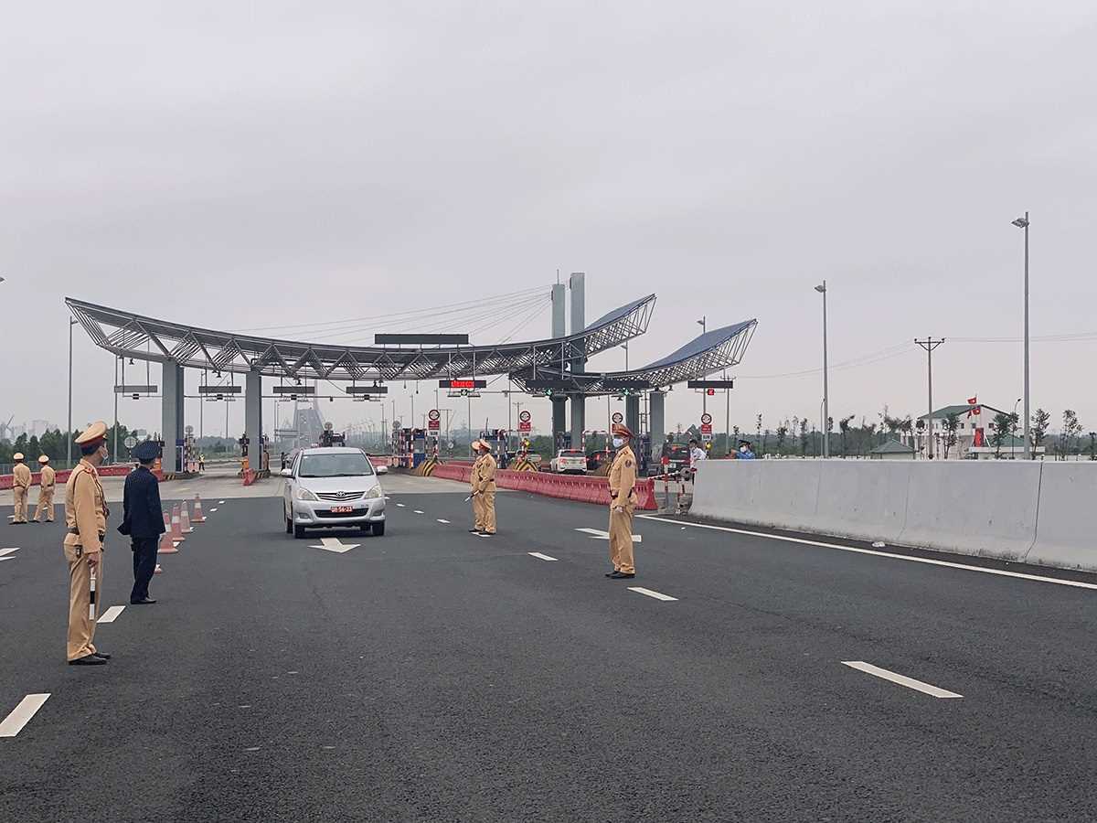 Quảng Ninh tạm dừng các trạm kiểm soát Covid-19 từ 0h ngày mai 223