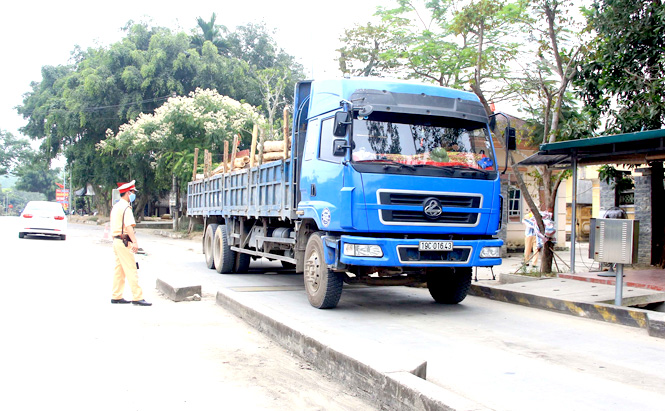 Tổng kiểm tra, xử lý xe quá khổ quá tải trên toàn quốc từ 14