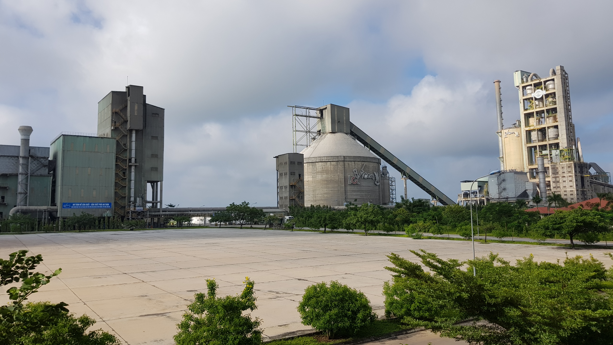 Bà Nguyễn Thị Hồng Nhung đăng ký mua 5 triệu cổ phiếu HT1