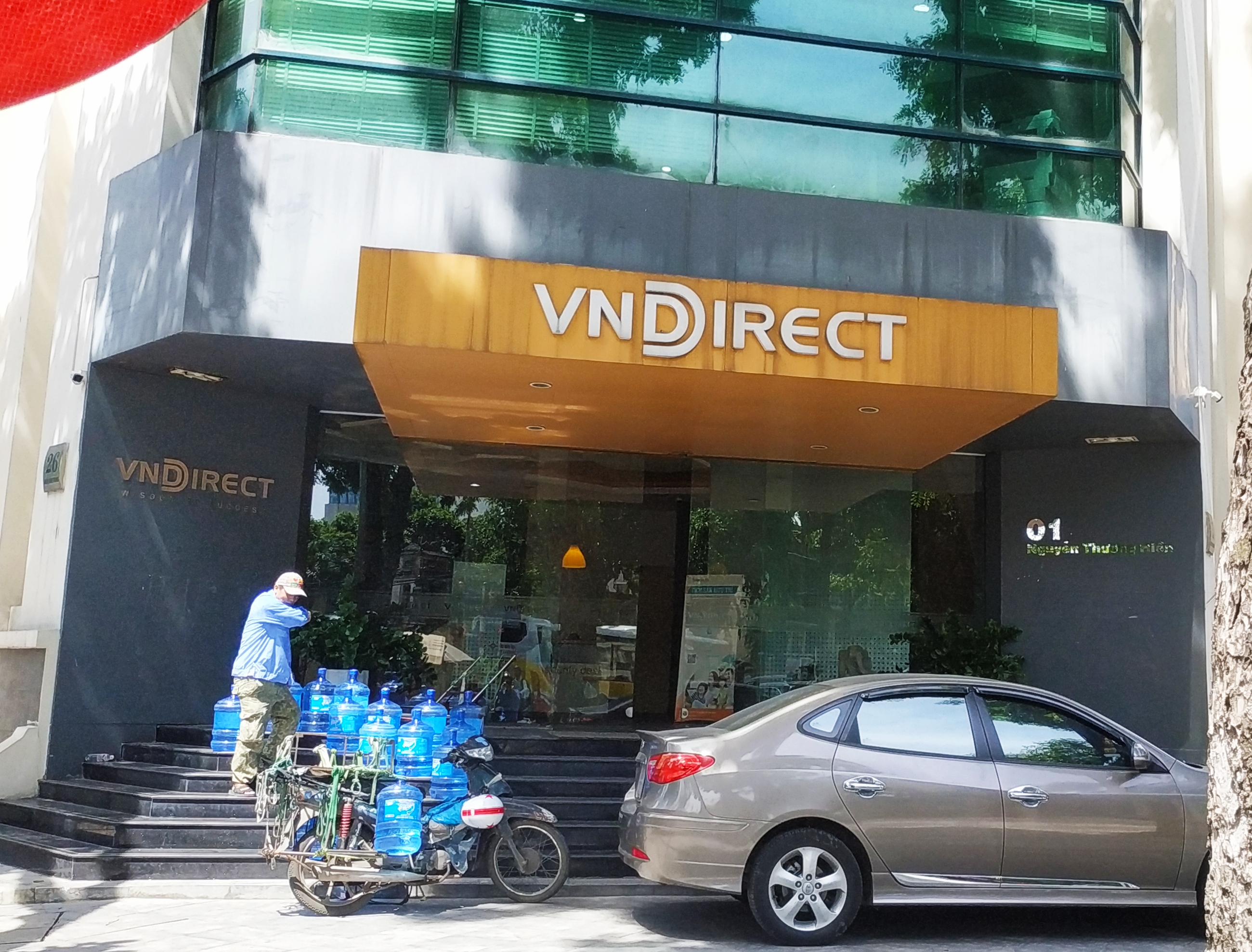 Chứng khoán VNDIRECT (VND) giao dịch ngày cuối cùng trên HoSE vào 303 trước khi tạm chuyển sang HNX