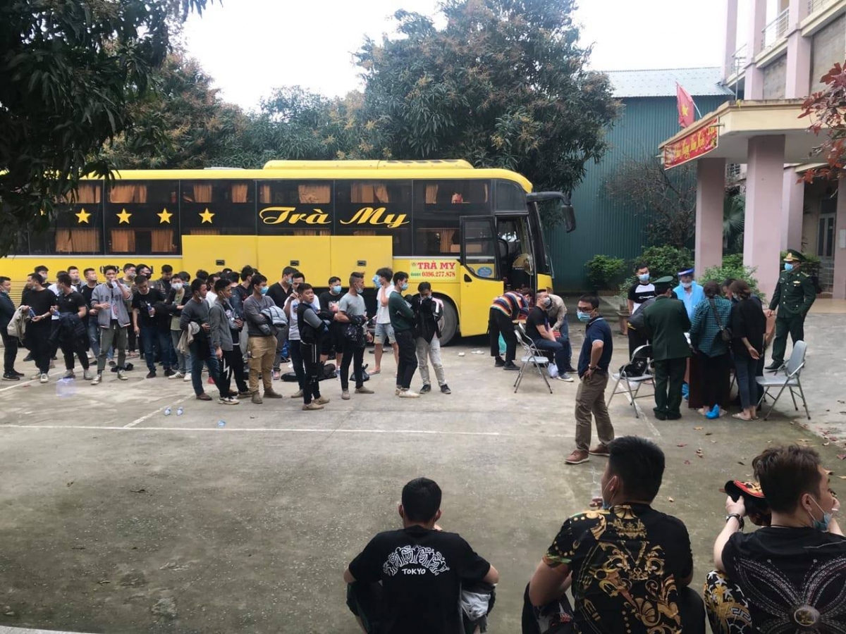 Nghệ An Khởi tố tài xế và chủ xe trong vụ 53 người Trung Quốc nhập cảnh trái phép