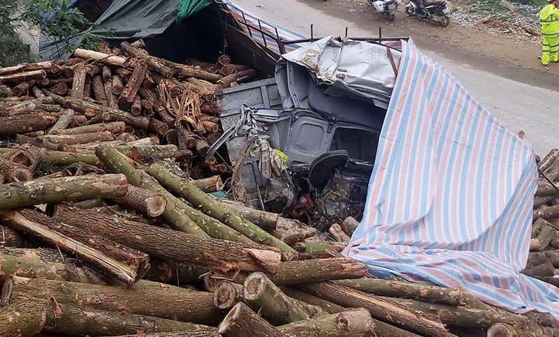 Khởi tố vụ án lật xe chở keo khiến 7 người chết tại Thanh Hóa