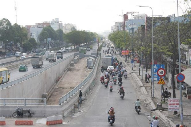 Tổ chức lại phương tiện lưu thông trên Quốc lộ 22 đi qua TPHCM giờ cao điểm