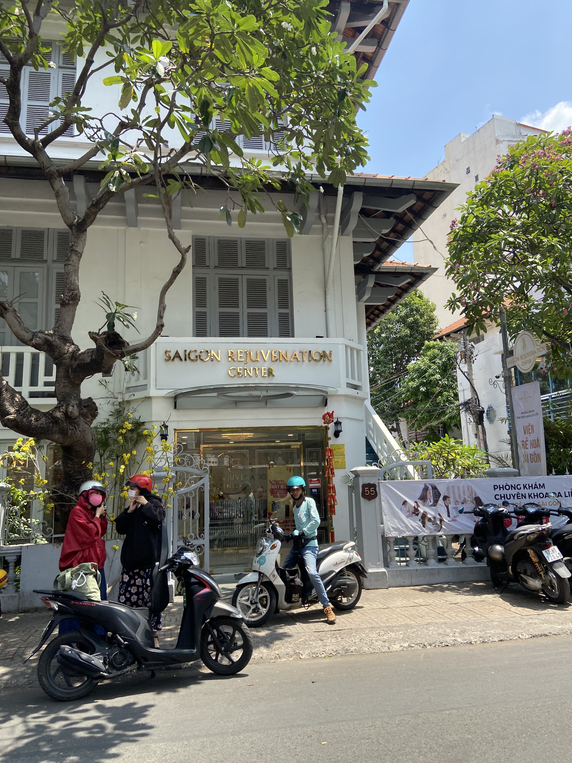 Khám chữa bệnh không giấy phép, phòng khám Rivera Terence Christopher bị xử phạt 