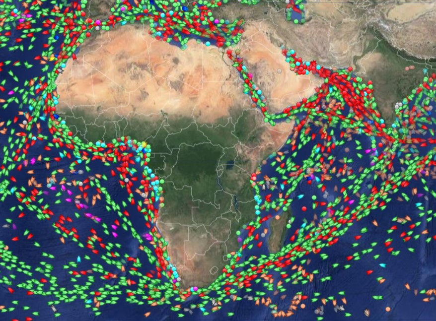 Tàu hàng chuyển hướng vòng qua mũi Hảo Vọng để tránh kênh đào Suez