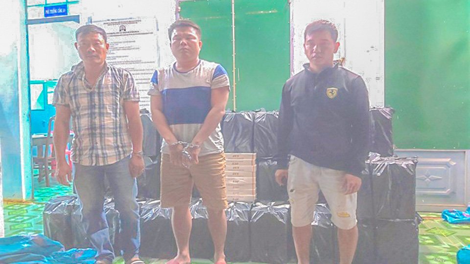 Đắk Lắk Bắt giữ nhóm đối tượng vận chuyển thuốc lá lậu quy mô lớn