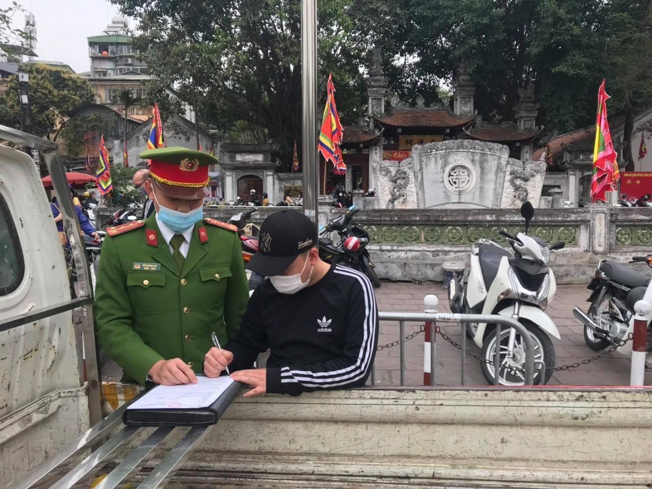 Hà Nội xử phạt 121 bãi trông giữ xe vi phạm