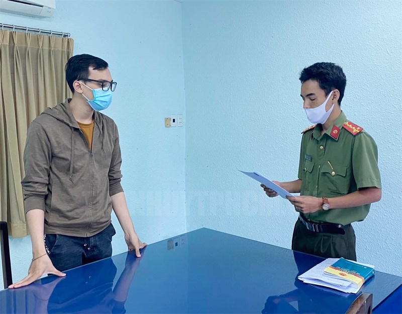 Nam tiếp viên hàng không Vietnam Airlines lãnh 2 năm tù treo vì làm lây lan Covid-19