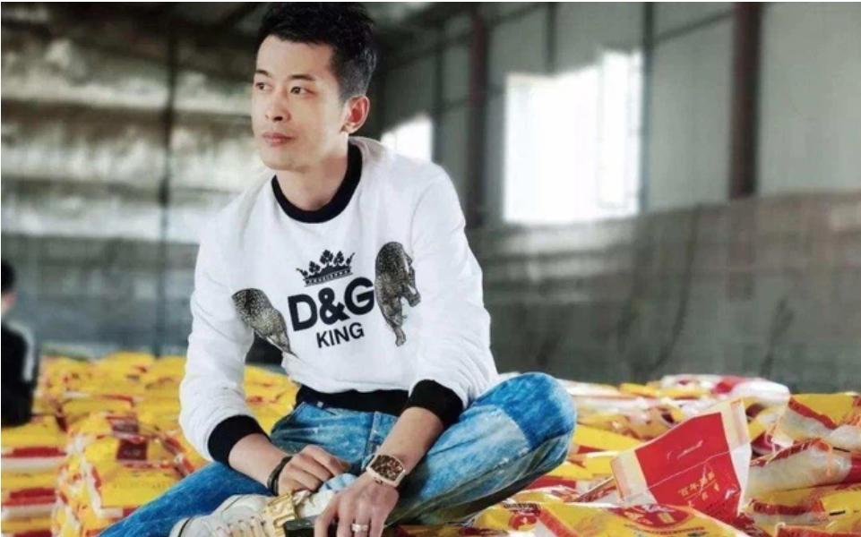 Livestream 12 tiếng bằng trung tâm thương mại bán cả năm