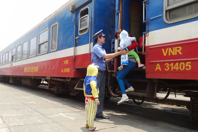 Đường sắt giảm giá 50% vé tàu ghế ngồi cho trẻ em