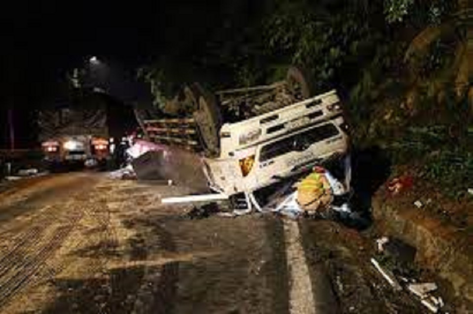 2 nữ sinh viên bị xe tải tông chết trên đèo Bảo Lộc