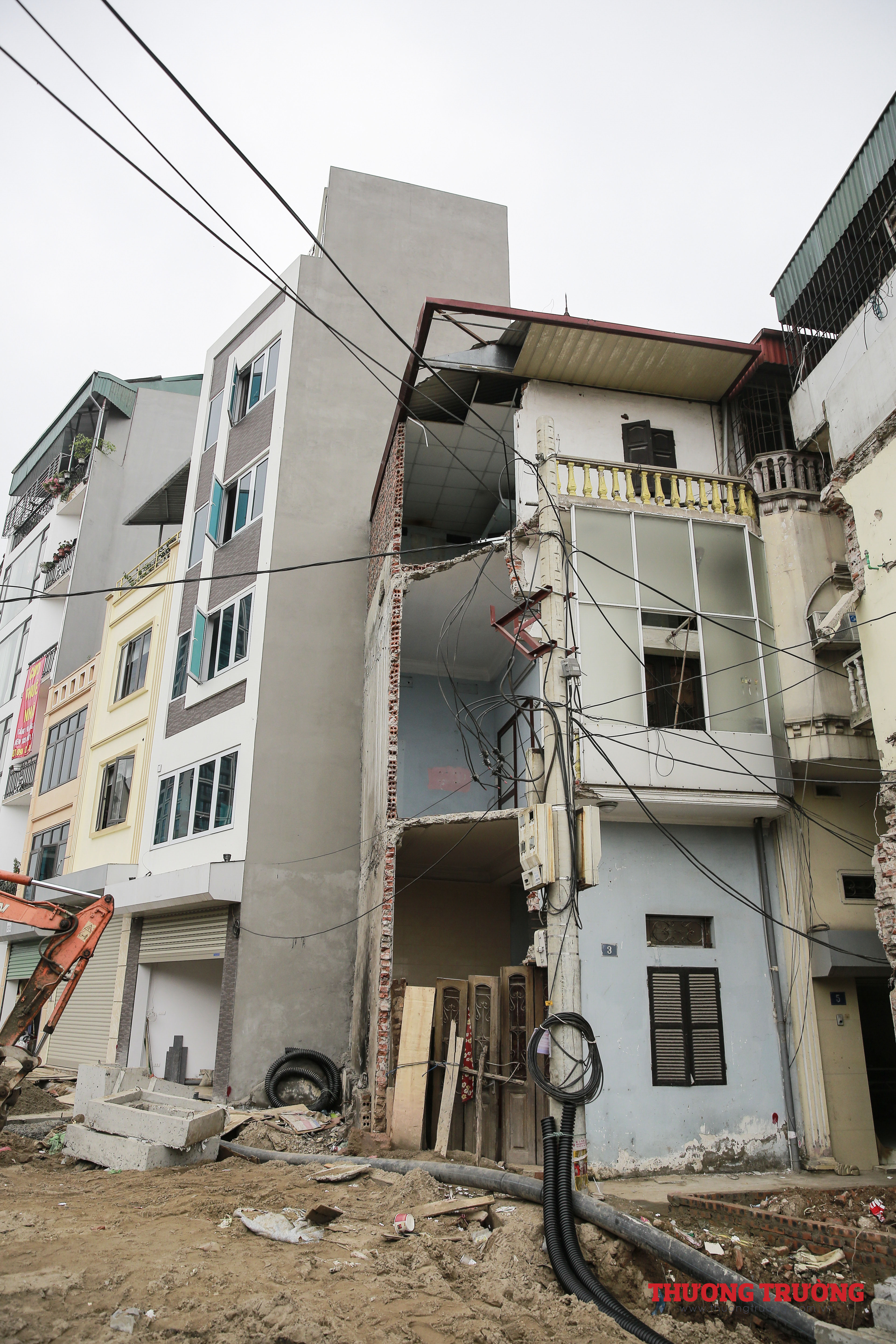 Những căn nhà siêu méo siêu mỏng trên đường Vành đai 2