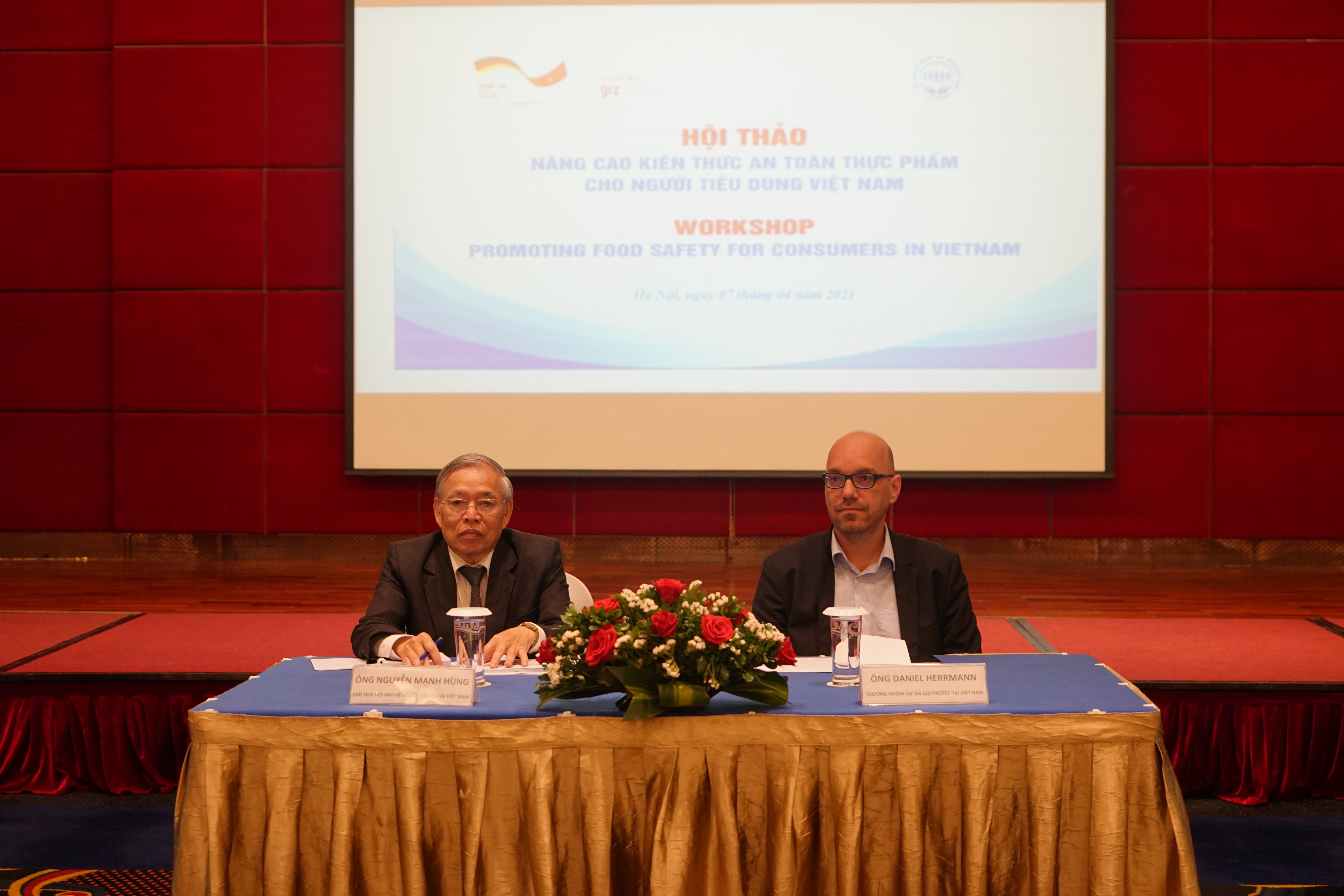 Hội thảo “Nâng cao kiến thức an toàn thực phẩm cho người tiêu dùng Việt Nam”