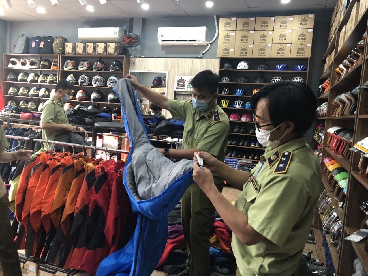 Đà Nẵng Tạm giữ hơn 2.000 sản phẩm may mặc không rõ nguồn gốc xuất xứ