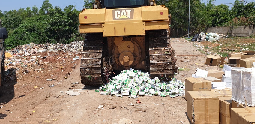 Đắk Nông tiêu hủy hơn 5.300 hộp sữa bột Omega 369 Q10 Alaska giả