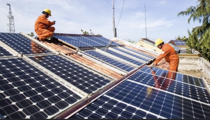 Bùng nổ sản lượng điện mặt trời, điện gió và những vấn đề đặt ra