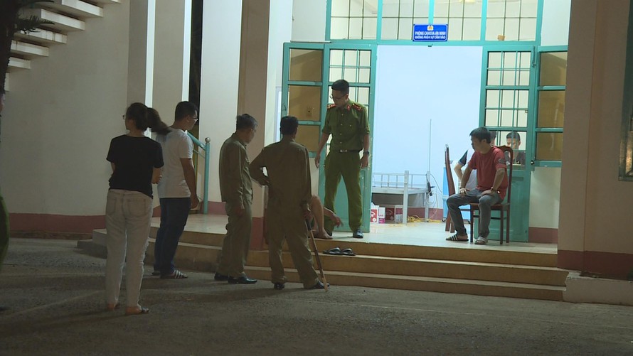 Tài xế taxi bị 4 ma men đánh vì không cho lái xe