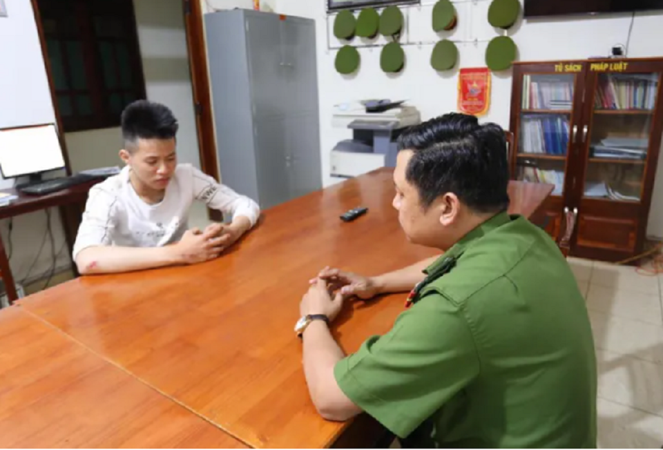 Gia Lai Xử lý 2 thanh niên lạng lách, ném ớt bột trêu tức lực lượng CSGT