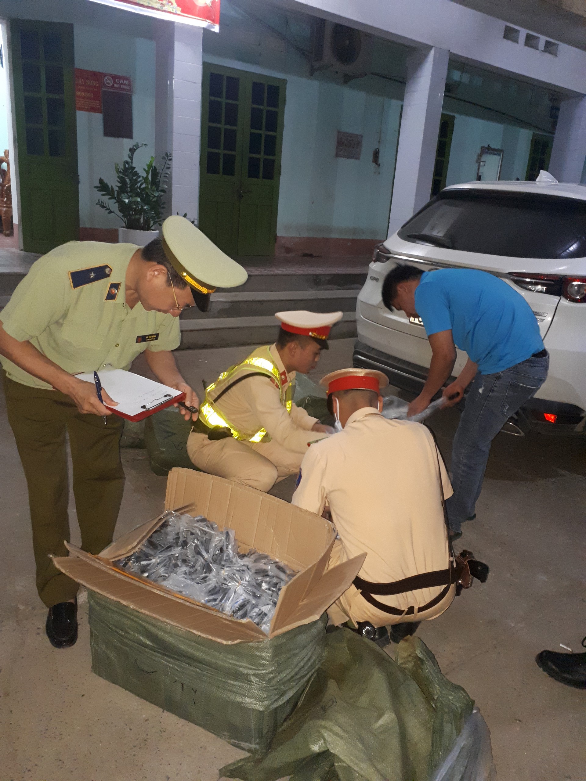 Phát hiện hàng nghìn đồng hồ nhãn hiệu CASIO nghi là hàng giả