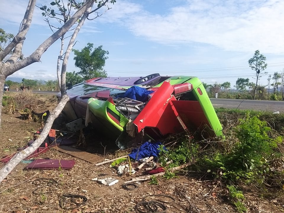 Đắk Lắk Lật xe khách giường nằm khiến hơn 30 người bị thương