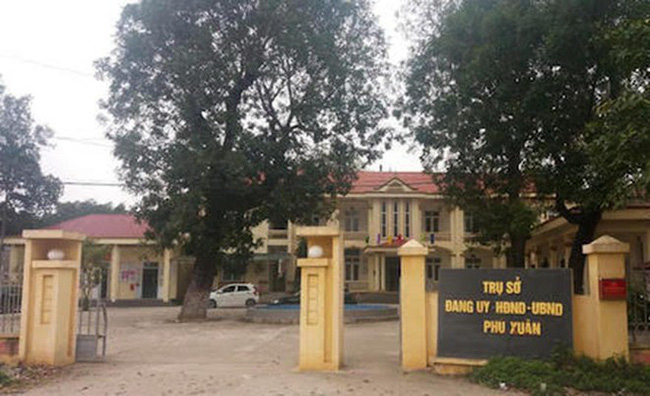 Bắt tạm giam nguyên Bí thư và nguyên Chủ tịch UBND xã Phú Xuân