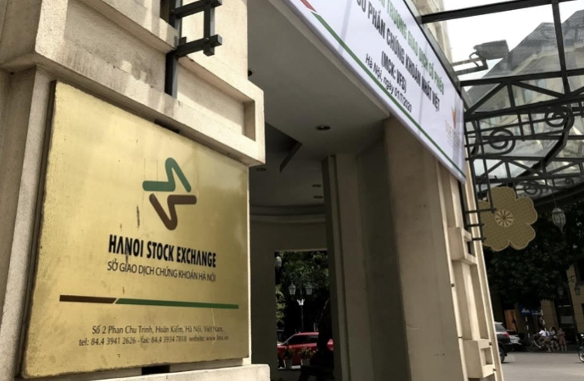 Tháng 32021 Có 3 doanh nghiệp chuyển giao dịch từ sàn HoSE sag HNX