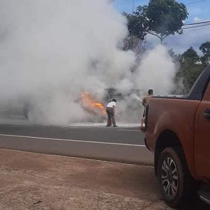 Lâm Đồng Xe cẩu vướng dây điện bốc cháy dữ dội làm 2 người bị phỏng nặng