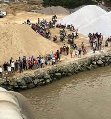 Hải Phòng Sà lan va chạm với thuyền chài, hai phụ nữ mất tích