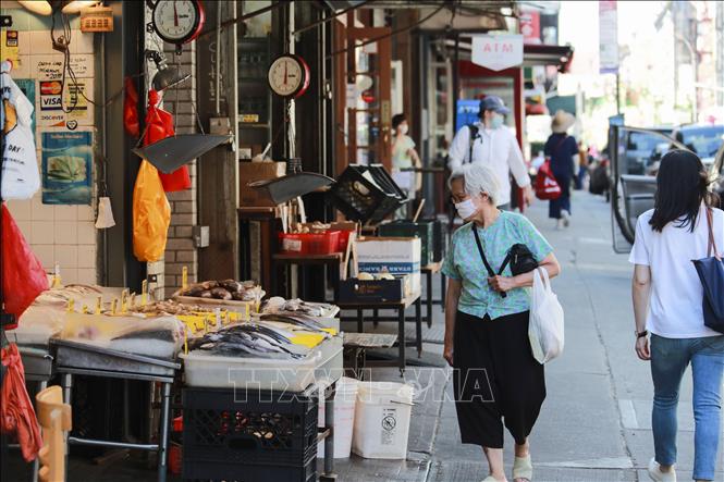 Vì sao các hãng bán lẻ lớn trên thế giới đồng loạt tăng giá hàng hóa