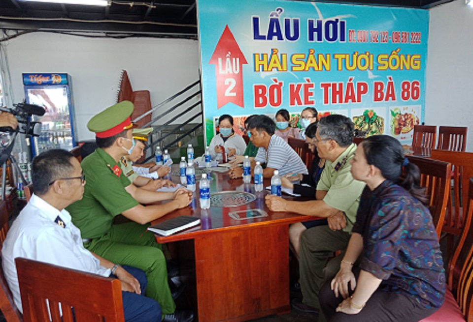 Nhà hàng chặt chém du khách ở Nha Trang bị yêu cầu tạm đóng cửa