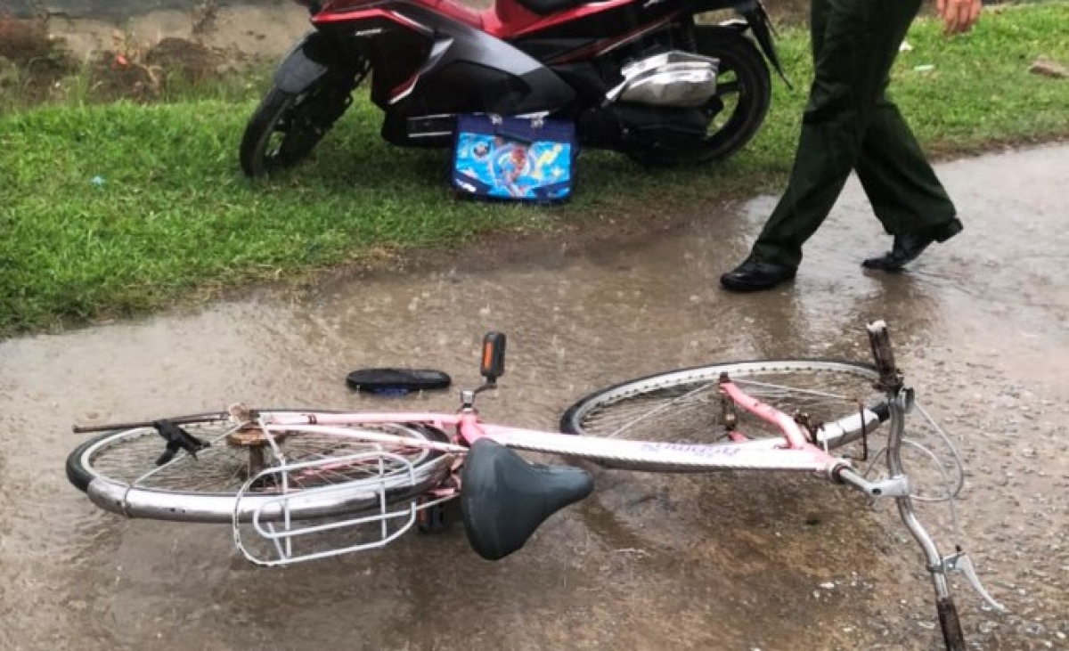 Hà Tĩnh Học sinh lớp 4 bị sét đánh tử vong trên đường đi học về