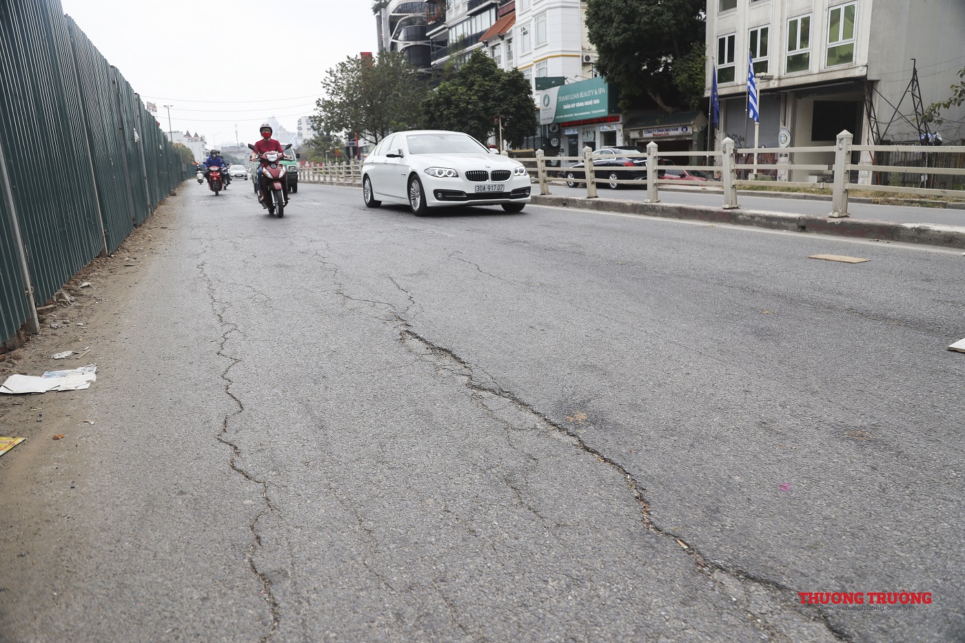 Hà Nội Dự án mở rộng đường Âu Cơ - Nghi Tàm khiến mặt đường xuống cấp nghiêm trọng