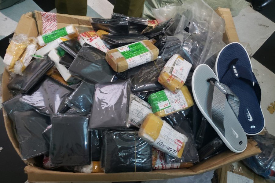 Thu giữ gần 4.500 đơn vị sản phẩm, hàng hóa không rõ nguồn gốc xuất xứ