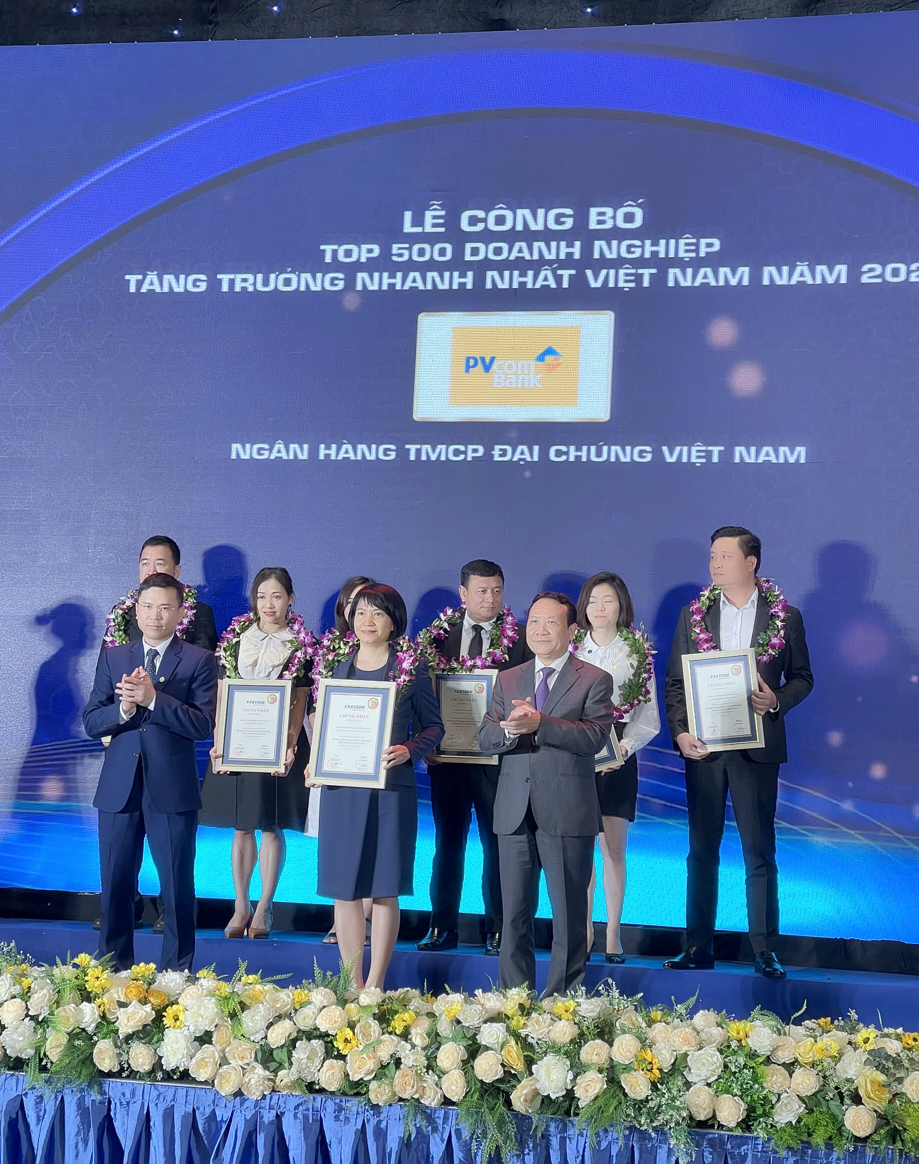 PVcomBank vinh dự trong Top 500 DN tăng trưởng nhanh nhất Việt Nam năm 2021
