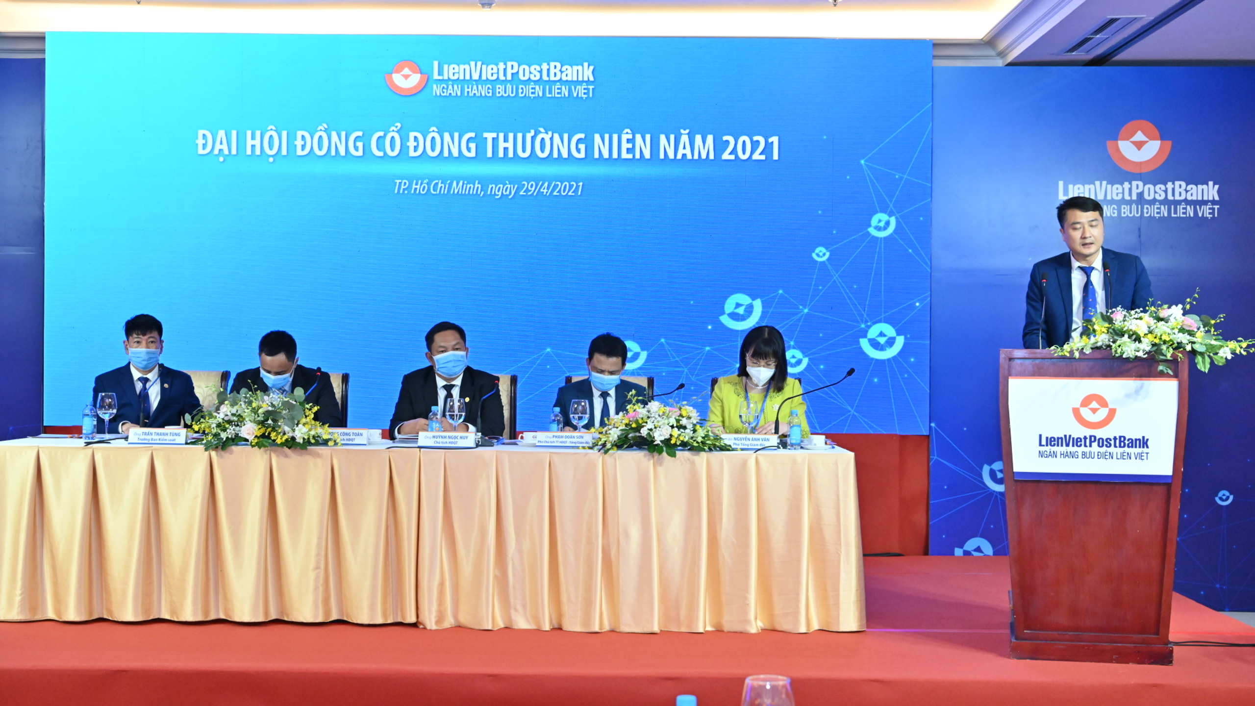 ĐHĐCĐ Lienvietpostbank 2021 Chia cổ tức 12% bằng cổ phiếu, ông Nguyễn Đức Thụy được bầu vào HĐQT