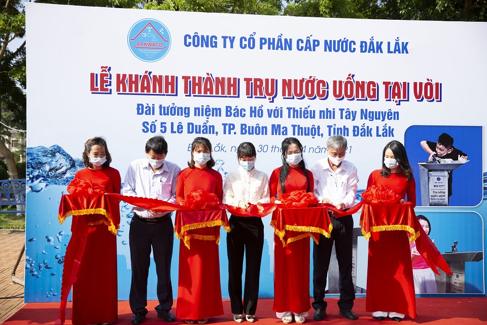 Đắk Lắk Lễ khánh thành trụ nước uống tại vòi 