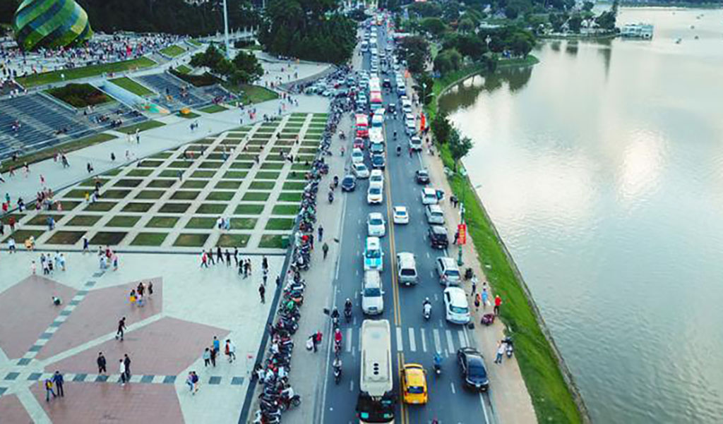 Lâm Đồng Dừng mọi hoạt động dịch vụ không thật sự cần thiết từ 19h hôm nay