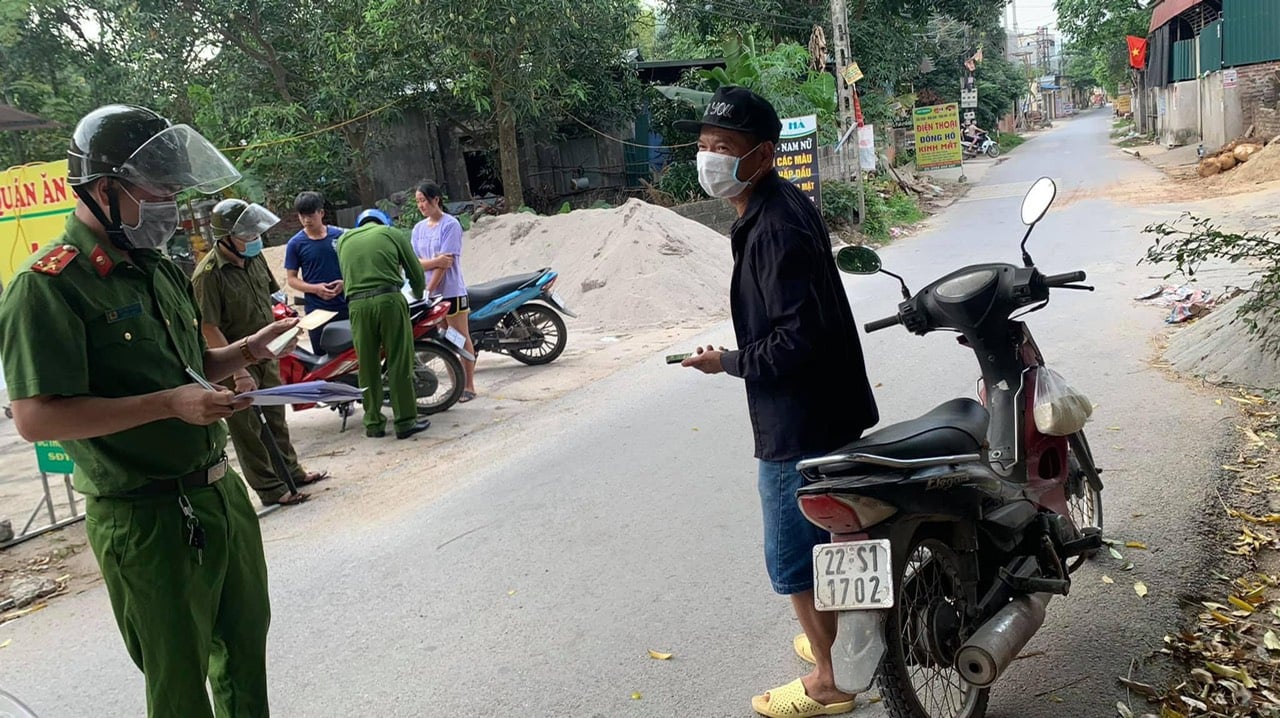 Vĩnh Phúc Xử phạt vi phạm hành chính trên 171 trường hợp không đeo khẩu trang phòng, chống dịch bệnh Covid-19