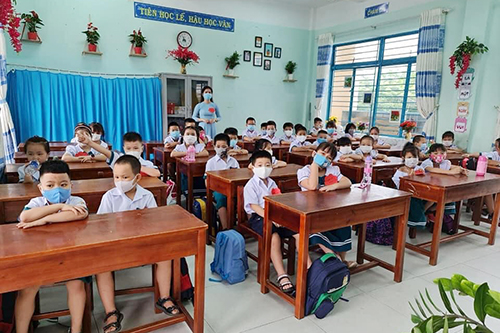 Nhiều địa phương tiếp tục cho học sinh tạm dừng đến trường