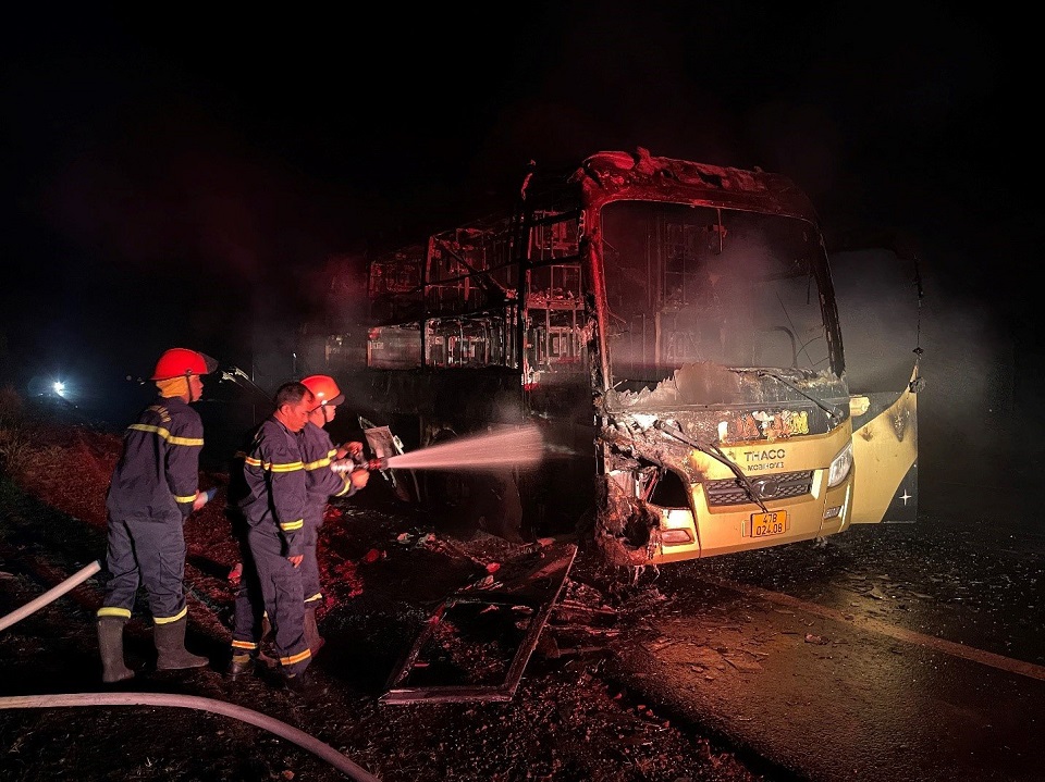 Công an Đắk Nông vào cuộc điều tra nguyên nhân vụ cháy xe khách