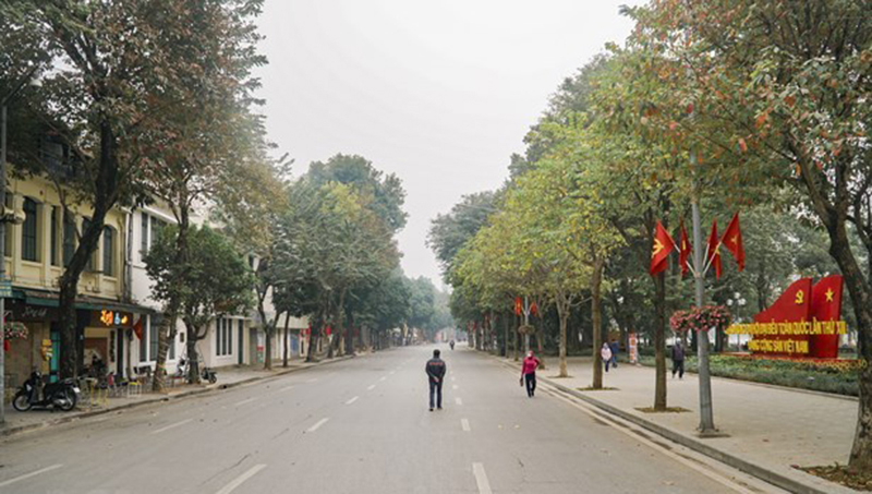 Hà Nội cấm tụ tập quá 10 người tại nơi công cộng