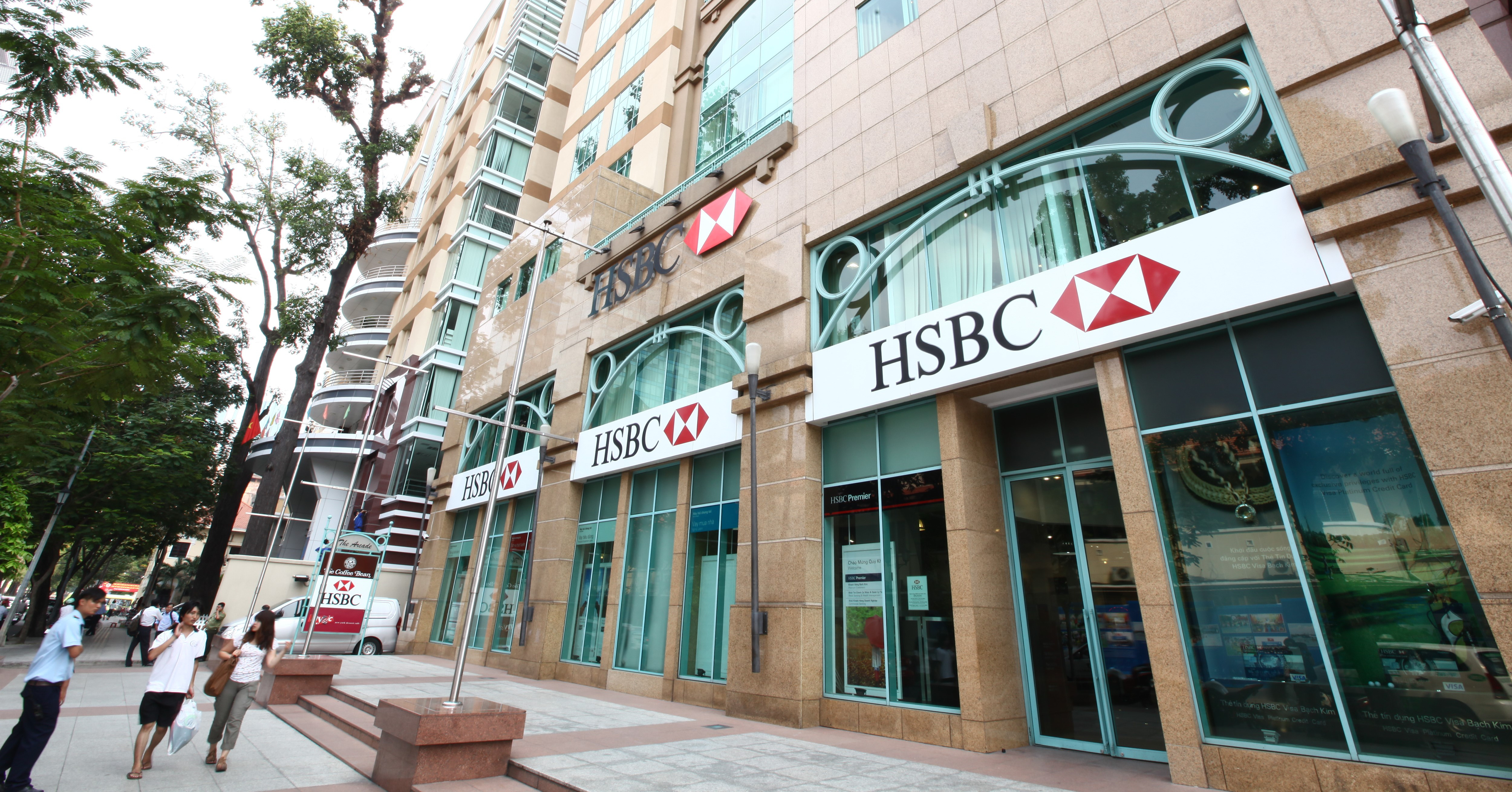 HSBC cảnh báo gì với hệ thống ngân hàng Việt
